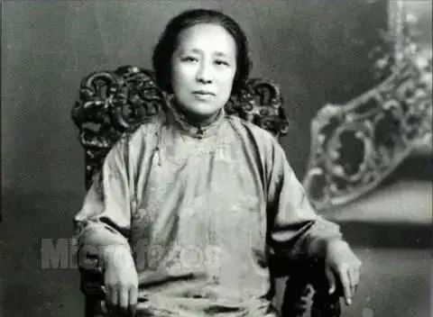 致敬每一个发光的她 | 3.8特辑(图1)